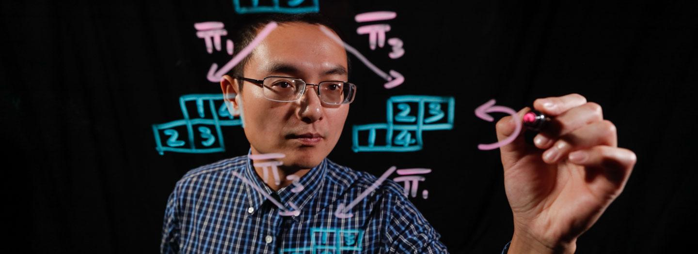 正规博彩平台 Mathematics professor Jia Huang
